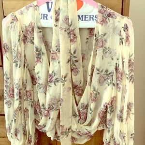 Blouse very dainty print. With flowers